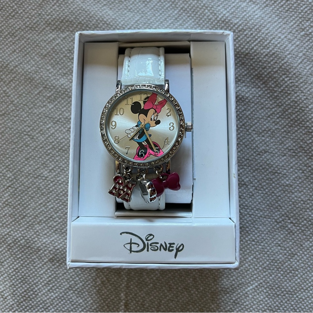 NWT Disney Minnie Mouse watch new in box